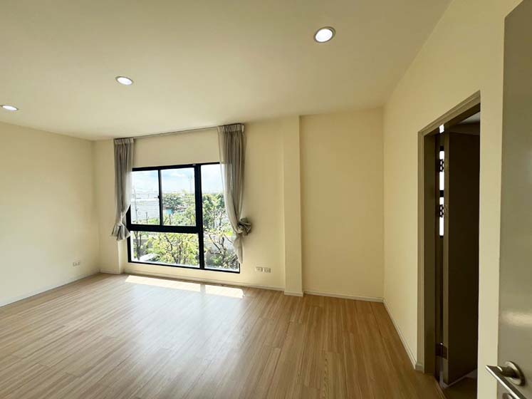House with Shared Pool in Rama 9 